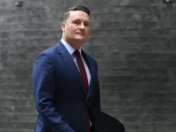 El secretario de Defensa brit&aacute;nico dijo que el Reino Unido est&aacute; preparado para defender militarmente las Malvinas
