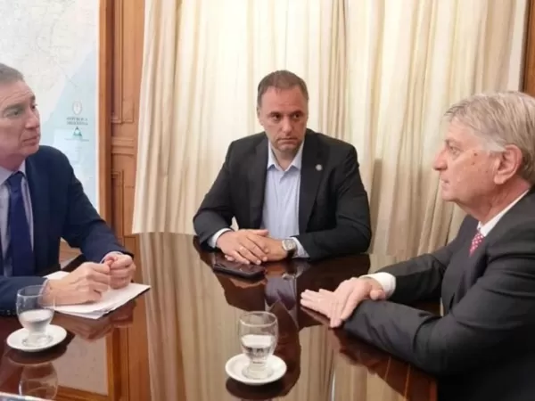 El gobernador de La Pampa rechaz&oacute; la reforma laboral tras reunirse con Manuel Adorni y Diego Santilli