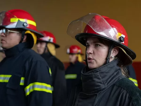 Bomberos voluntarios endurecen el reclamo por fondos con un sirenazo contra Milei