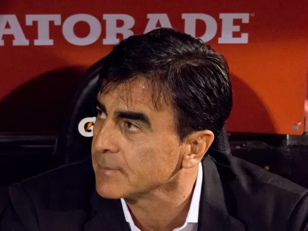 Independiente anunci&oacute; la salida de Gustavo Quinteros como DT: &ldquo;Intent&oacute; llevar adelante su idea con una camiseta que pesa&rdquo;
