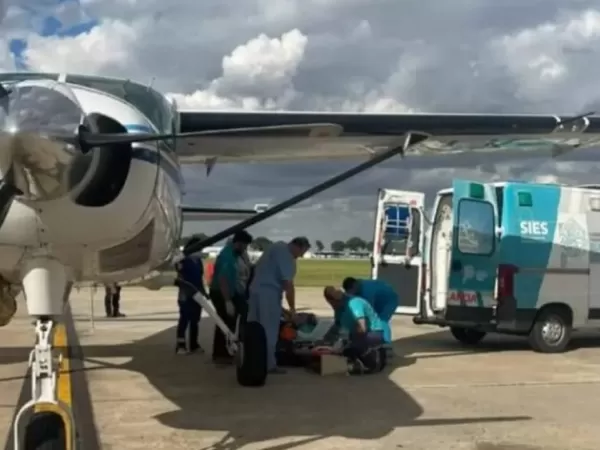 La provincia traslad&oacute; en un vuelo sanitario a dos sobrevivientes del tr&aacute;gico accidente sufrido por una familia de Alejandro Korn en Jujuy