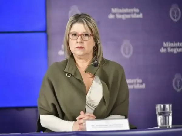 Monteoliva formaliz&oacute; el programa para bloquear los celulares en las c&aacute;rceles provinciales