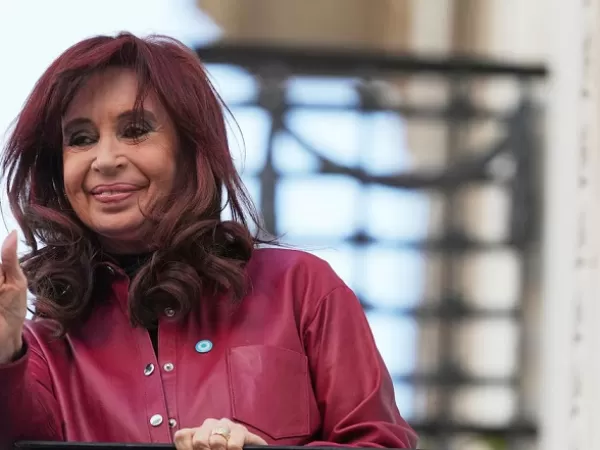 La Justicia autoriz&oacute; a Cristina Kirchner a permanecer en la terraza de San Jos&eacute; 1111 hasta dos horas por d&iacute;a