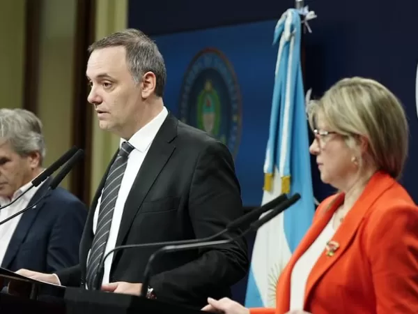 Las preguntas inc&oacute;modas que no se contestaron en la conferencia de prensa de Adorni, Monteoliva y Caputo