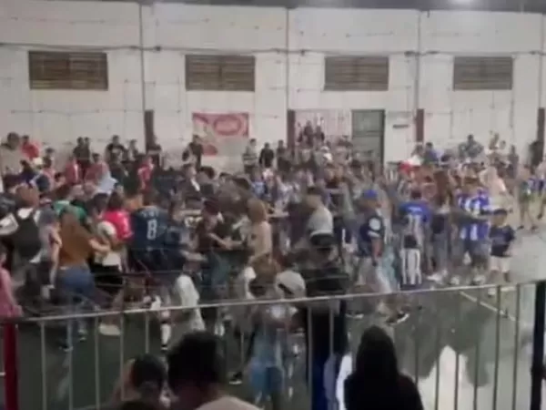 Batalla campal en un partido de f&uacute;tbol infantil: los padres de los chicos se agarraron a trompadas