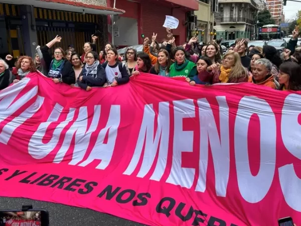 Con una nueva movilizaci&oacute;n, "Ni Una Menos" volvi&oacute; a marchar frente al Congreso
