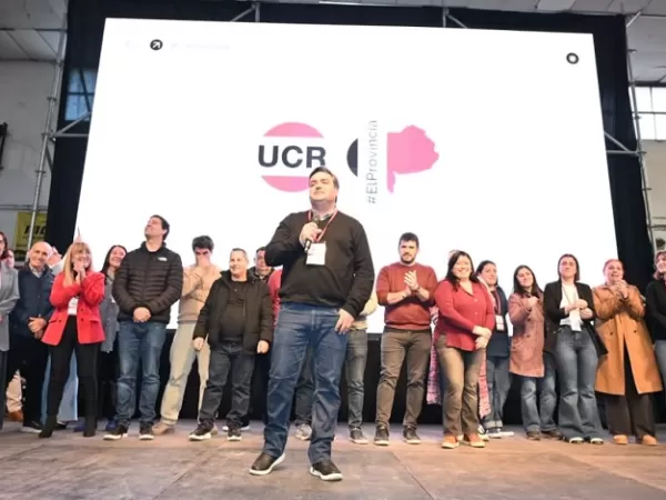 La UCR bonaerense relanz&oacute; su conducci&oacute;n con Emiliano Balb&iacute;n y profundiz&oacute; su interna