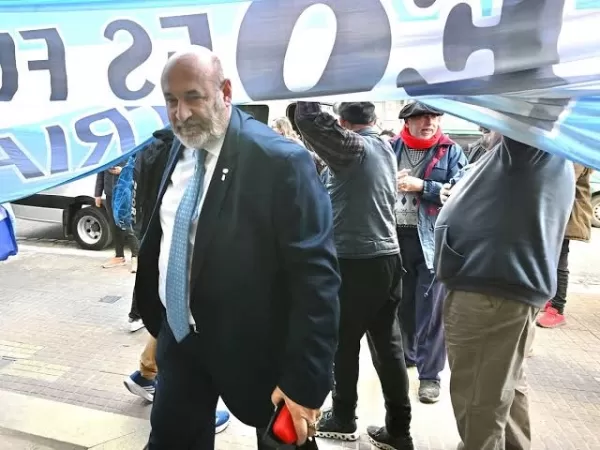 Santiago C&uacute;neo se afili&oacute; al PJ bonaerense, apoy&oacute; a Kicillof y anunci&oacute; que ser&aacute; precandidato a gobernador