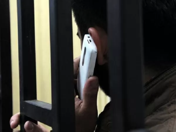 Insisten en prohibir celulares en c&aacute;rceles para evitar delitos desde prisi&oacute;n