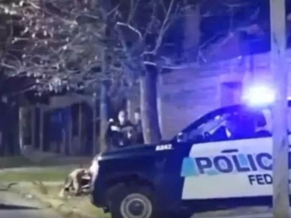 Balearon a un hombre durante un intento de robo frente a la casa de Eduardo Duhalde