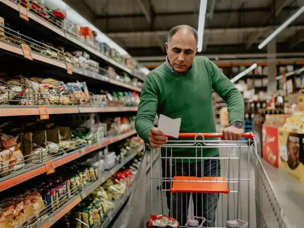 La clase media recorta hasta lo b&aacute;sico mientras se desploma el consumo en todo el pa&iacute;s
