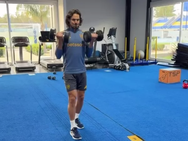 Cavani dio un paso clave en su recuperaci&oacute;n y ya hay fecha para su regreso