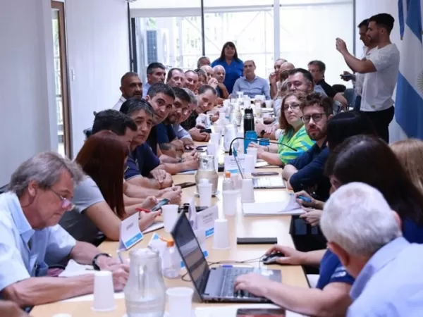 Kicillof patea hasta enero el aumento a estatales bonaerenses