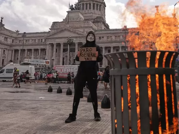 El Gobierno denunci&oacute; por "terrorismo" a los manifestantes que causaron destrozos en la protesta contra la Reforma Laboral