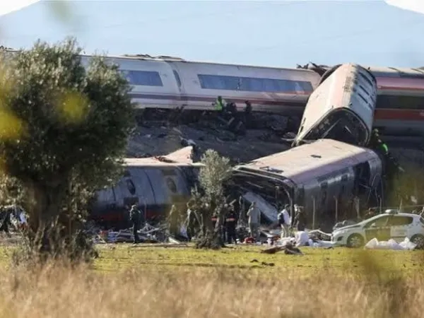 Una falla inform&aacute;tica y un posible error humano son las principales hip&oacute;tesis del tr&aacute;gico choque de trenes en Espa&ntilde;a