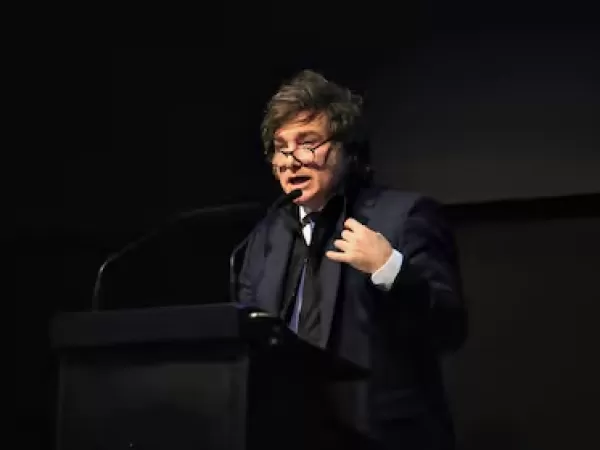 Milei volvi&oacute; a arremeter contra el periodismo en sus redes sociales