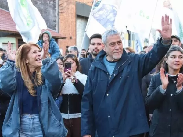 Tras haber renunciado como intendente, Ferraresi fue designado por su esposa como asesor