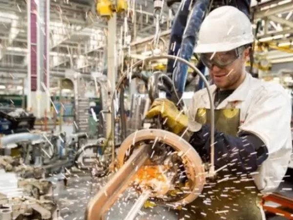 Industria: cuatro de cada diez m&aacute;quinas continuaron paradas en agosto