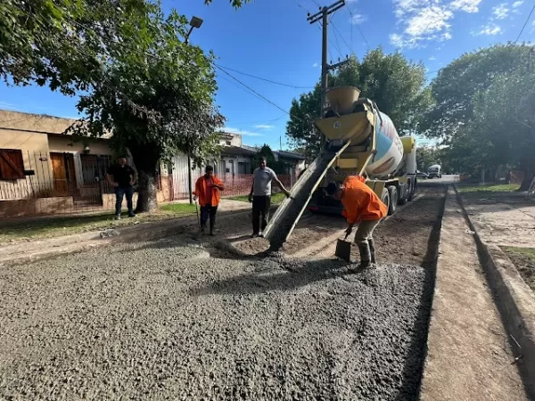 El Municipio avanza con pavimentos de hormig&oacute;n en Longchamps