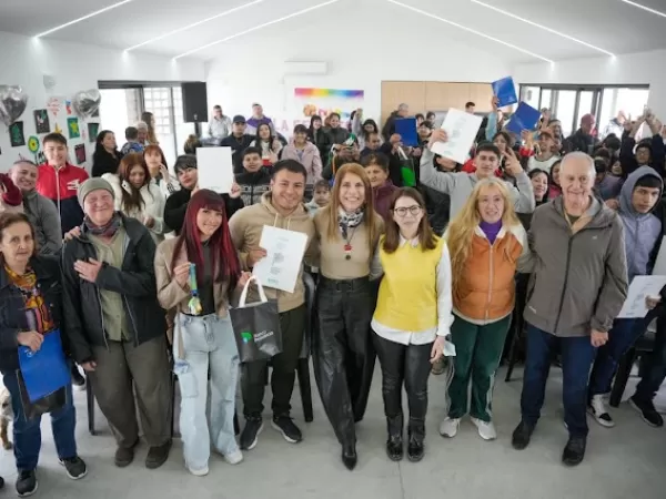 La intendenta Sierra y la ministra Batakis entregaron viviendas en Isla Maciel y Villa Tranquila