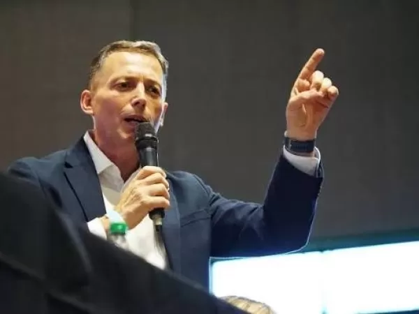 Fernando Gray solicit&oacute; a Kicillof que la Provincia participe en la licitaci&oacute;n de AYSA