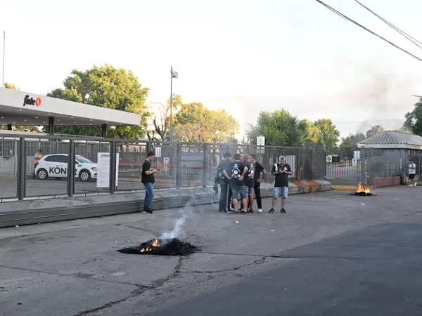 La UIA lament&oacute; el cierre de Fate y advirti&oacute; que la industria enfrenta competencia global con pr&aacute;cticas desleales