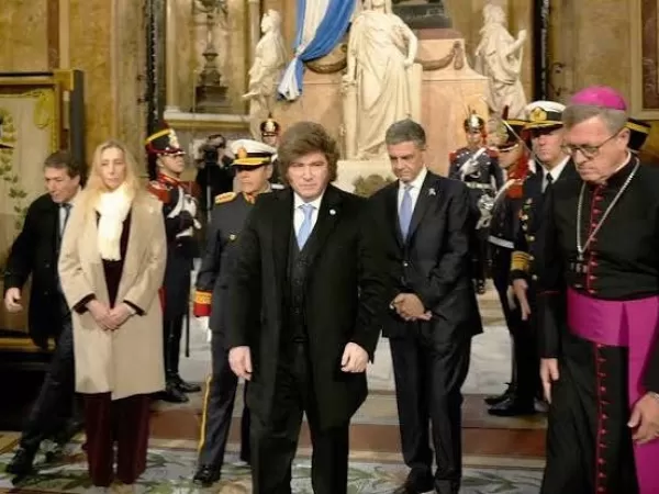 El Gobierno recibi&oacute; con incomodidad las cr&iacute;ticas de Garc&iacute;a Cuerva y busca bajar la tensi&oacute;n antes de la visita de Le&oacute;n XIV