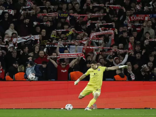 La picante respuesta del &ldquo;Dibu&rdquo; Mart&iacute;nez a los hinchas franceses que lo silbaron y le dedicaron una bandera