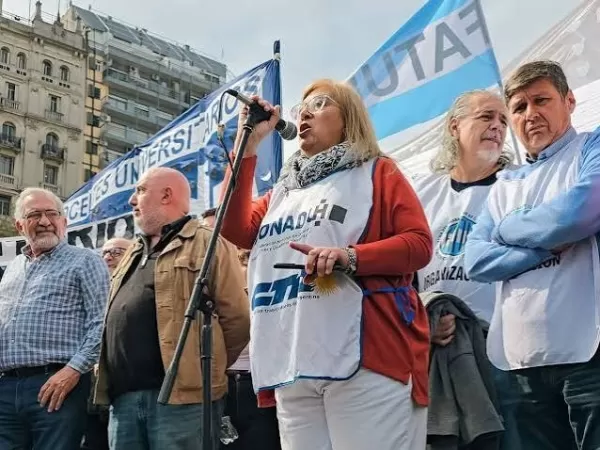 Docentes universitarios convocaron a un paro de hasta 72 horas y condicionaron la medida a una suba salarial