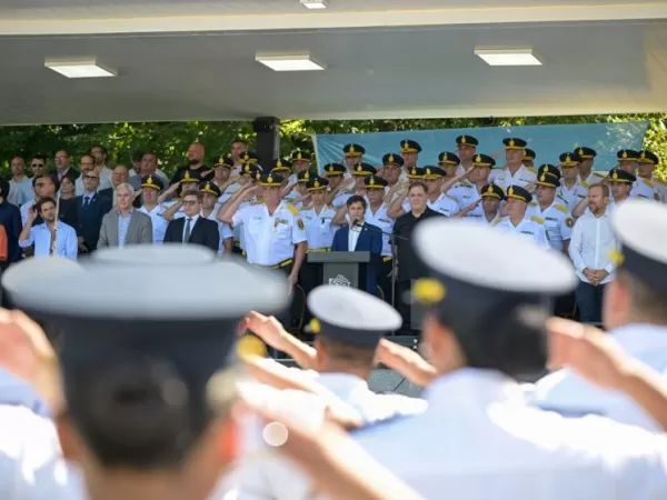 Kicillof encabez&oacute; el acto de egreso de 1.500 oficiales: &ldquo;Estamos devolviendo el prestigio a nuestra Polic&iacute;a&rdquo;