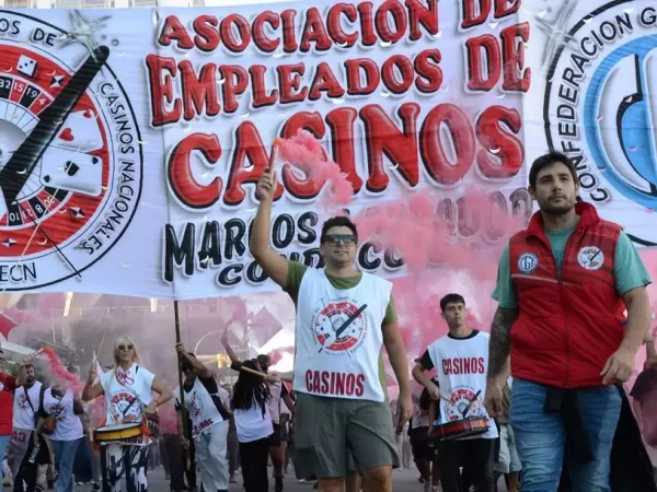 Empleados de casinos declararon la emergencia salarial y le exigen respuestas a Kicillof
