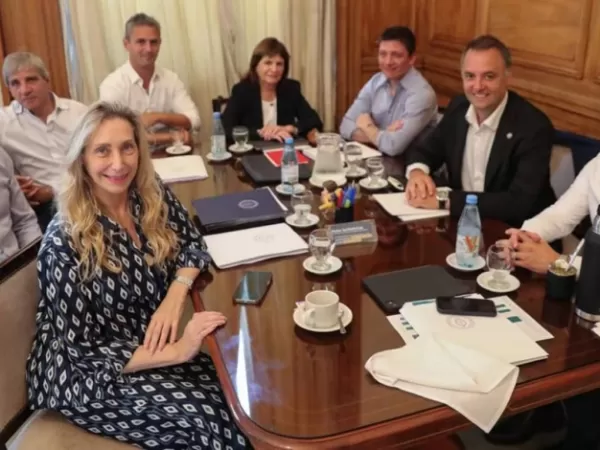 El Gobierno nacional apuesta a cerrar la crisis interna con un nuevo encuentro de la mesa pol&iacute;tica