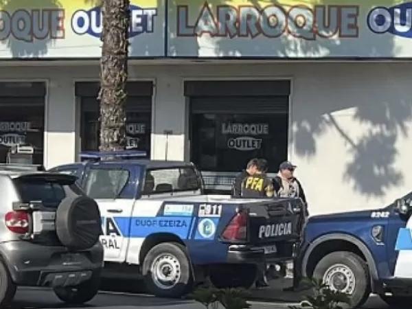 Mega allanamiento en la feria de Larroque