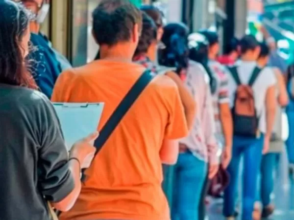 Siete meses de ca&iacute;da del empleo registrado