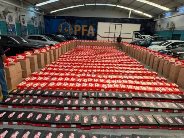 Secuestraron 820 pares de zapatillas truchas