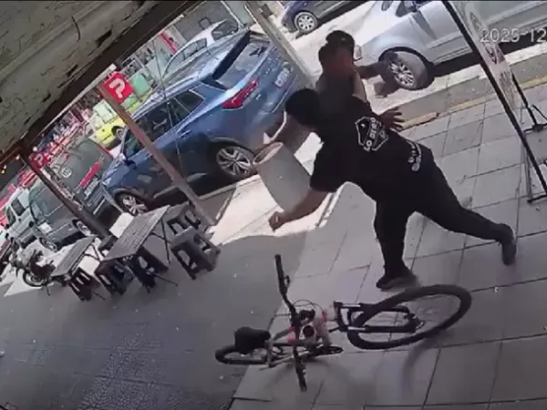 El due&ntilde;o de un local fren&oacute; a un ladr&oacute;n de una trompada y evit&oacute; el robo de una bicicleta