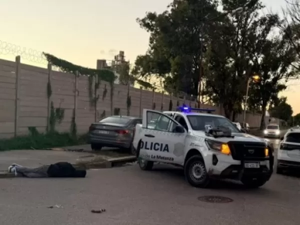 Entraron a robar a una casa, escaparon y se tirotearon con la Polic&iacute;a: un ladr&oacute;n muri&oacute; y otro fue detenido