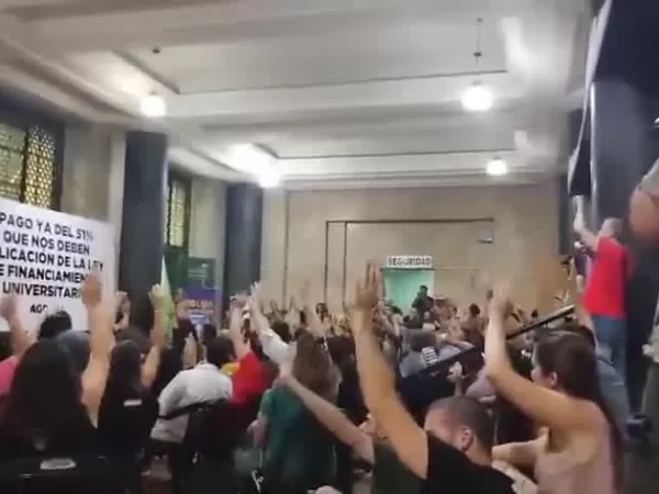 Docentes anunciaron paro hasta que Milei cumpla la Ley de Financiamiento Universitario