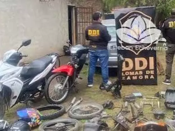 La polic&iacute;a desbarat&oacute; una banda que robaba veh&iacute;culos para vender las autopartes