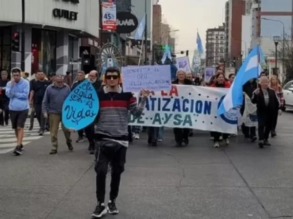 Marcharon  en contra de la privatizaci&oacute;n de AySA