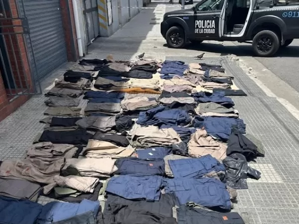 Detuvieron a tres personas por el robo de m&aacute;s de 700 pantalones de una f&aacute;brica textil