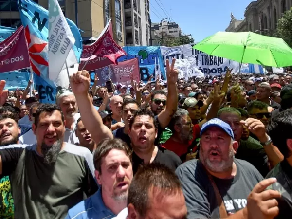 Tras el paro docente, organizaciones sociales y gremiales activan nuevas medidas de fuerza contra Milei