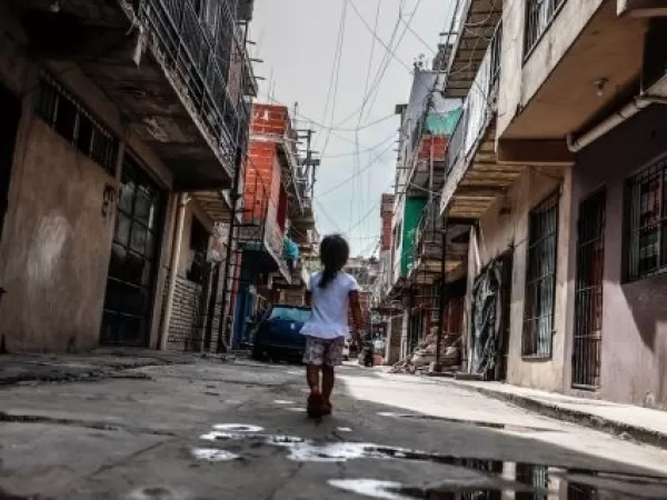 Casi 6 de cada 10 ni&ntilde;os son pobres en la Argentina y el 30% no come regularmente