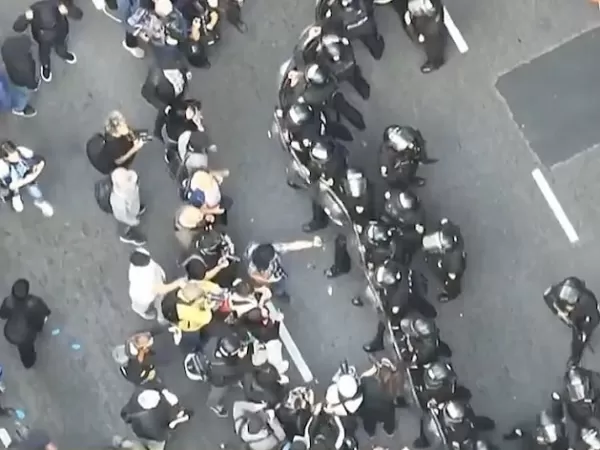 Tensi&oacute;n en el Congreso por la Ley de Glaciares: se registraron incidentes entre manifestantes y la Polic&iacute;a