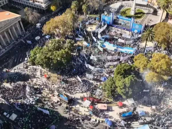 Con cr&iacute;ticas al Gobierno, la CGT encabez&oacute; un acto en Plaza de Mayo: &ldquo;Profundicemos el conflicto&rdquo;