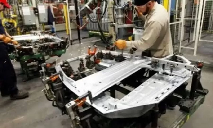 La industria lidera la p&eacute;rdida de empleo formal y crece la alerta por el cierre de empresas
