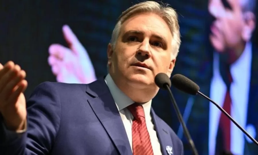 Llaryora congela los gastos de todos los ministerios, golpeado por la baja de la coparticipaci&oacute;n