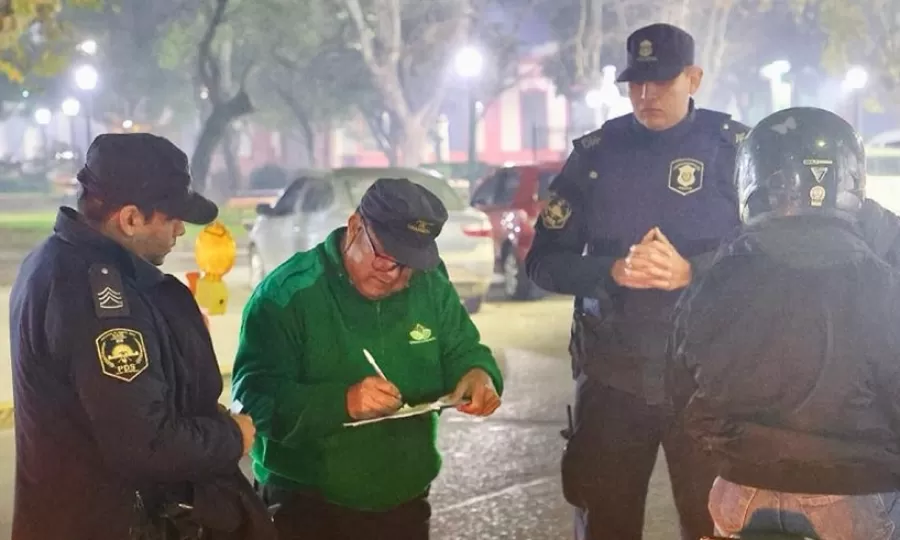 El Municipio junto con la polic&iacute;a bonaerense realizaron operativos de seguridad en plazas de Monte Grande