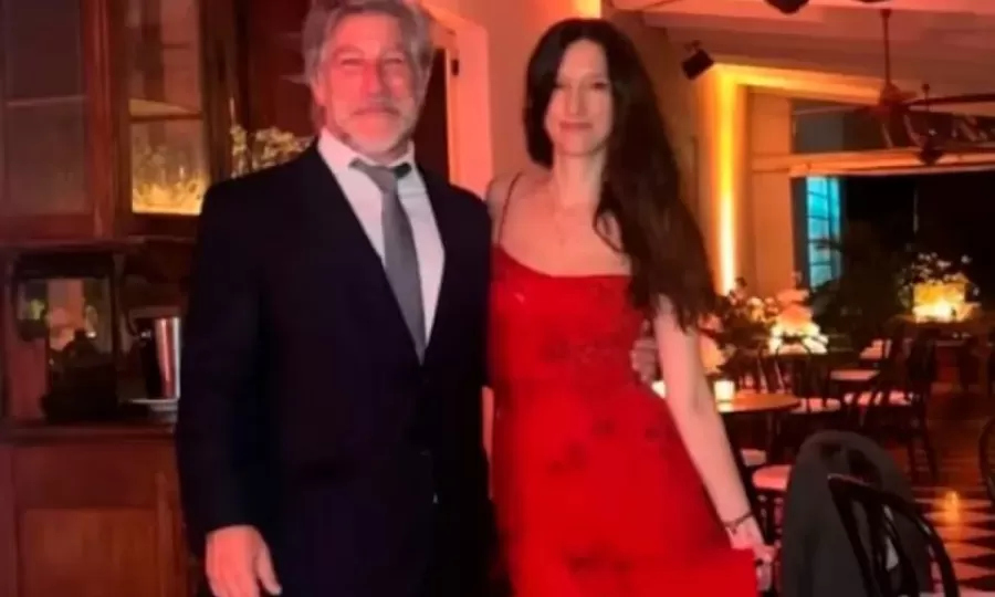 La primera foto de Pachu Pe&ntilde;a con su nueva novia Paula Paparella