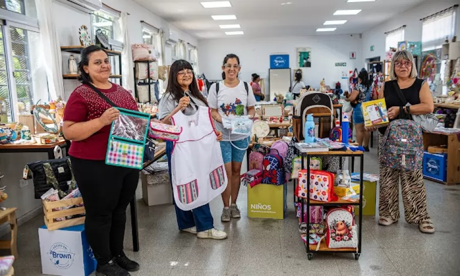 El Municipio lanz&oacute; el programa "Vuelta al Cole" en la Tienda Brown con beneficios para las familias